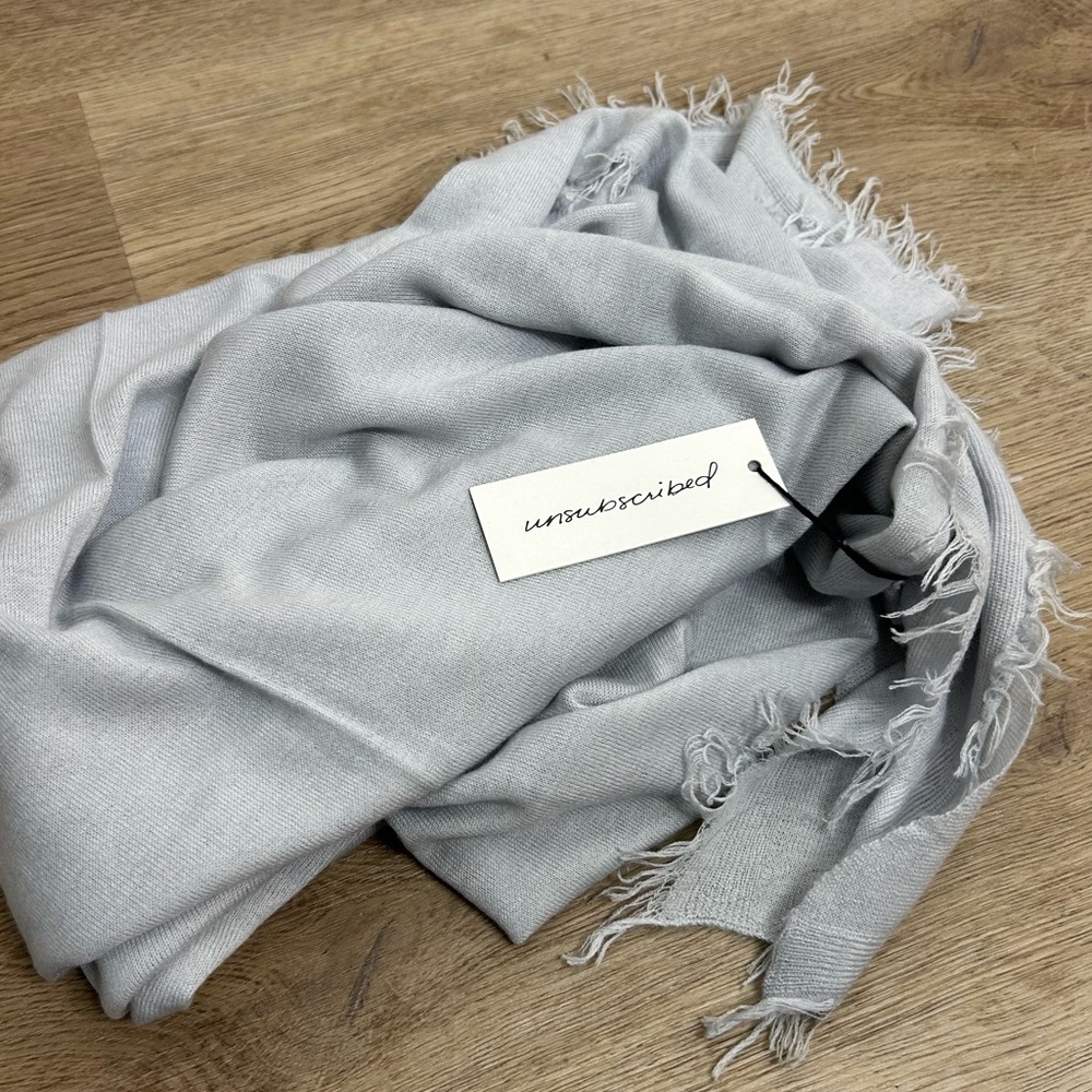 NWT Unsubscribed 100% Cashmere Lightweight Fringe Wrap Scarf